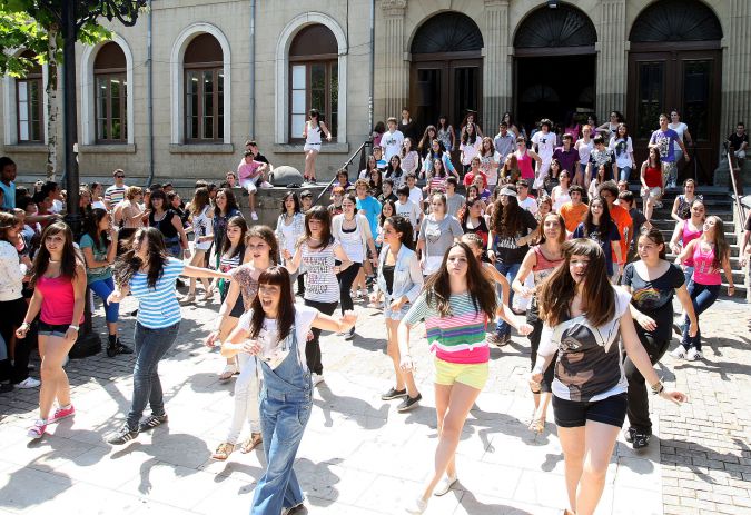 'Flashmob' junto al instituto Sagasta-6
